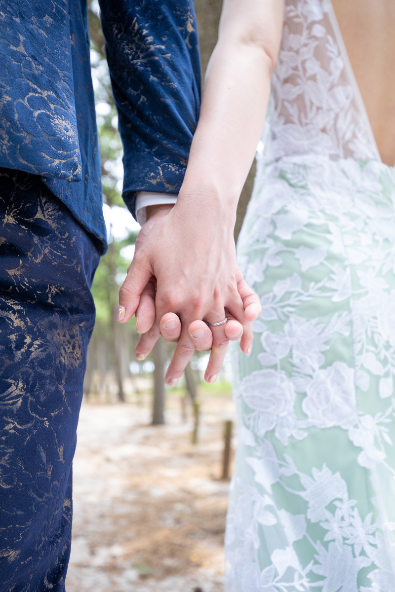 お仕度完了！手を取りながら…