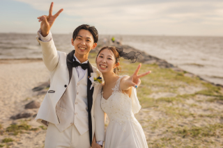 潮風とふたりの笑顔溢れたウエディングフォト