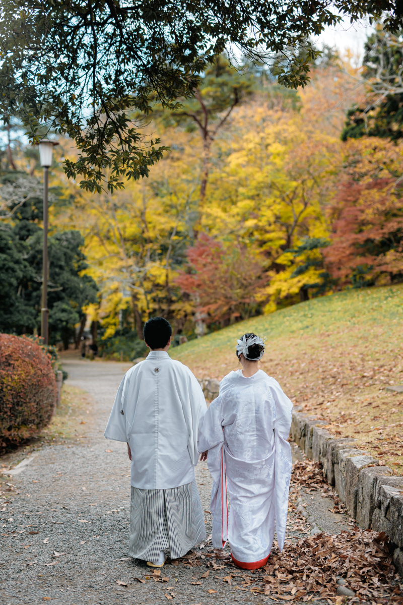 白無垢で散策