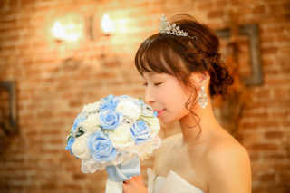 戯れあいながら