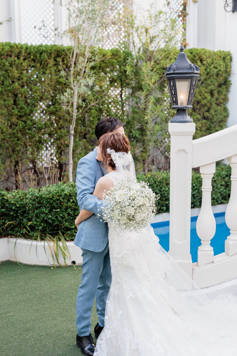 ガーデンで可愛らしいハグ♡