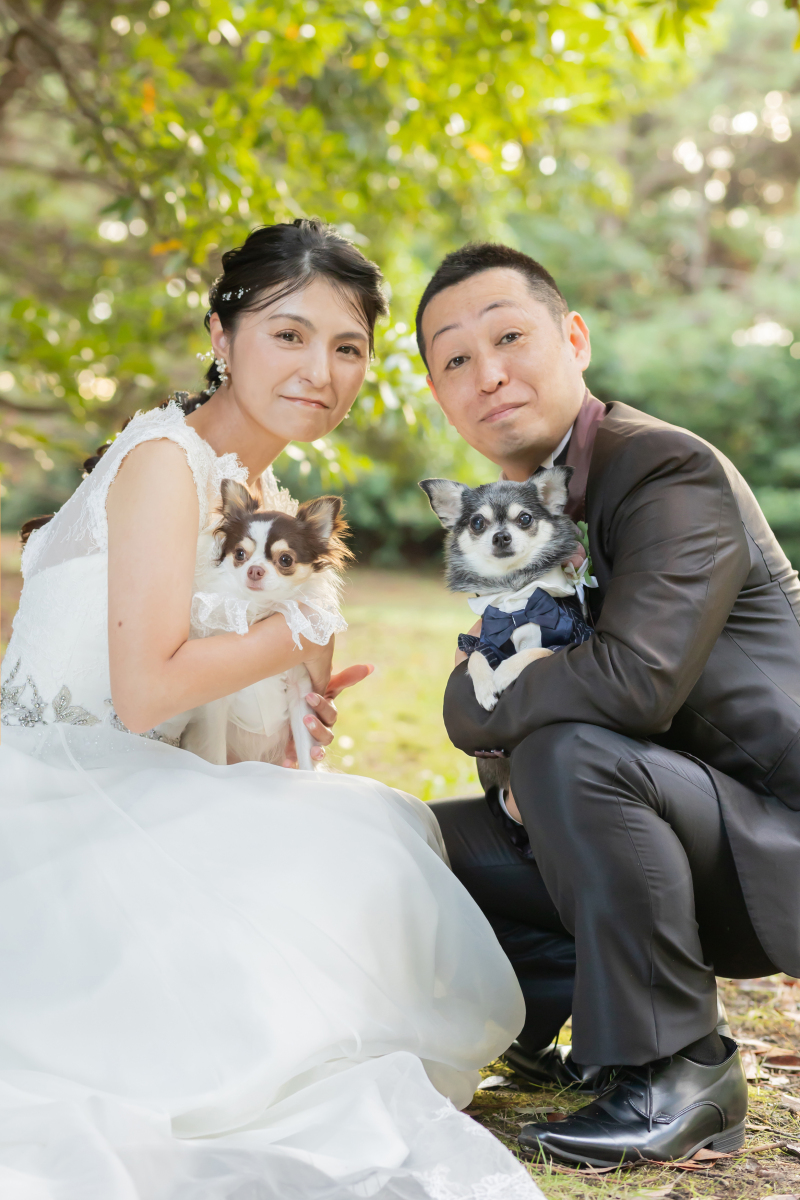 愛犬を抱っこして