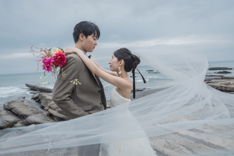 ベールとなびく海風が織りなす幻想的な一枚