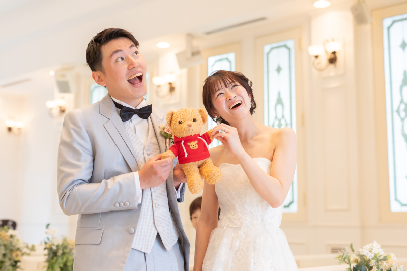 テディベアと弾ける笑顔のチャーミングフォト