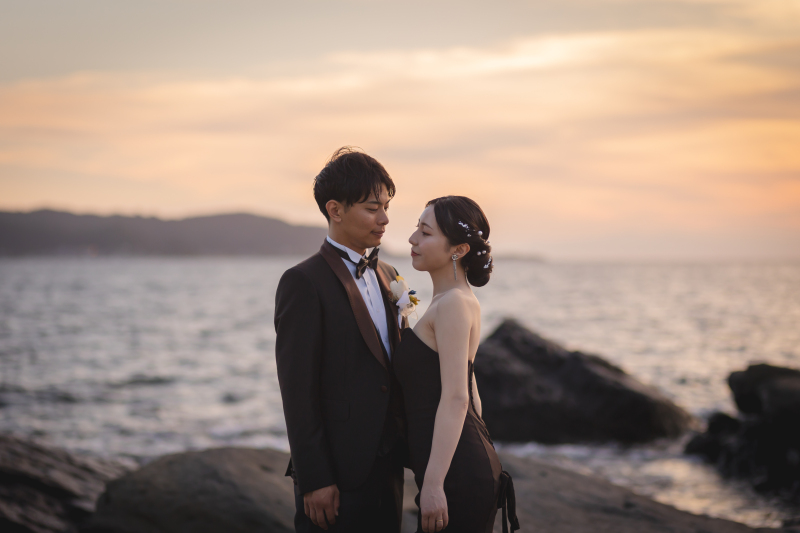 夕陽をバックに