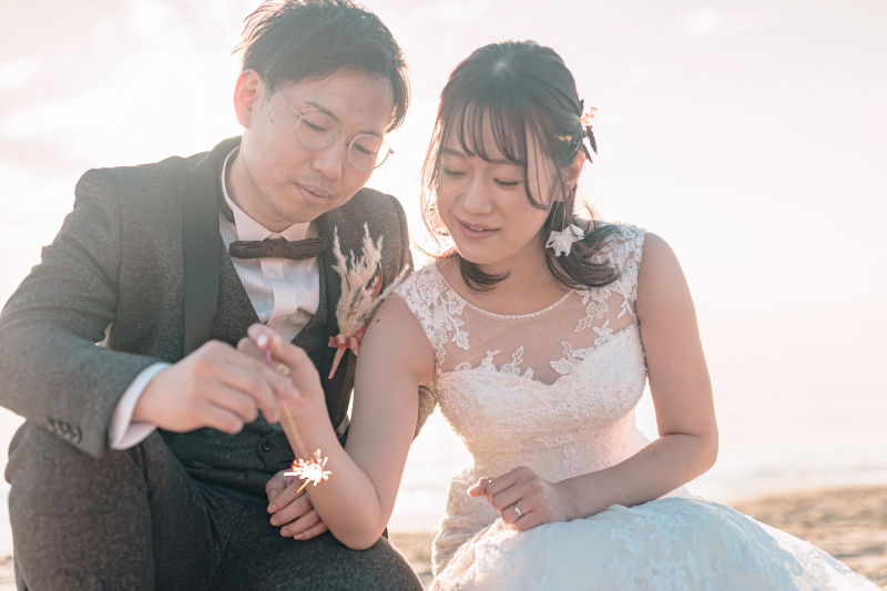 冬の海で花火を