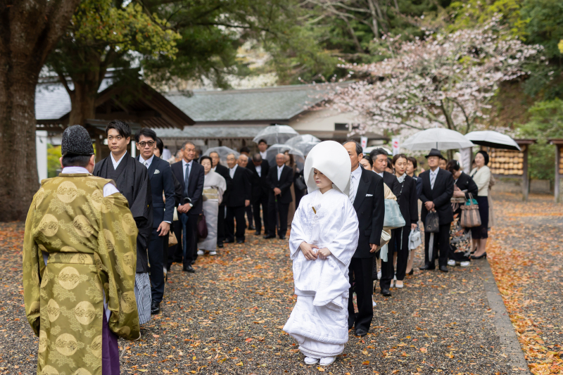 ご家族と歩む神聖な挙式・参進のドキュメント