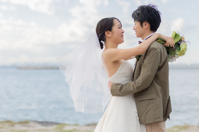 海風にベールをなびかせて