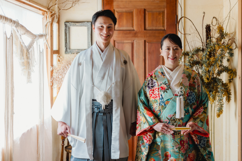温もりのある室内で魅せる和装スマイル
