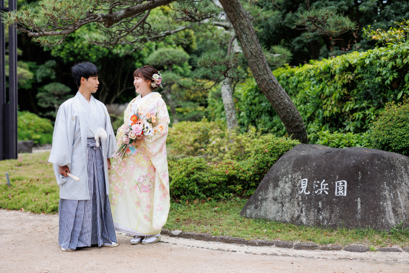 春色の着物を着て