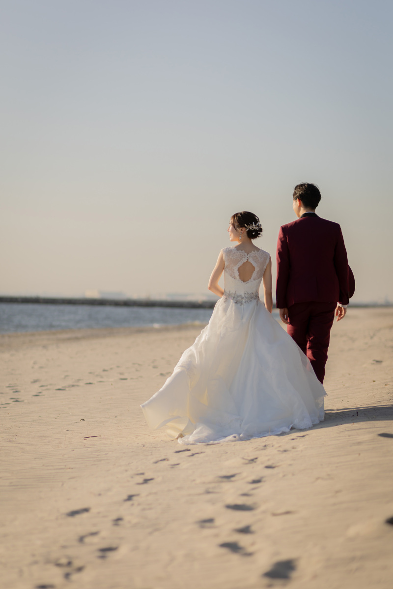 砂浜には2人分の足跡