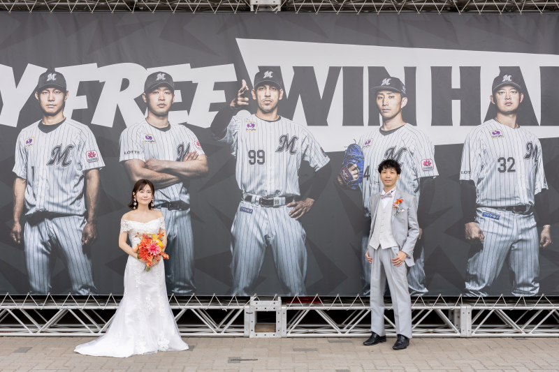 選手巨大パネルの前で決める特別ポートレート