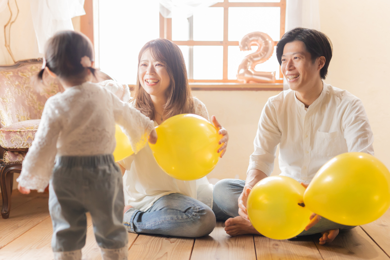 風船と遊ぶ愛らしい姿をそのままに