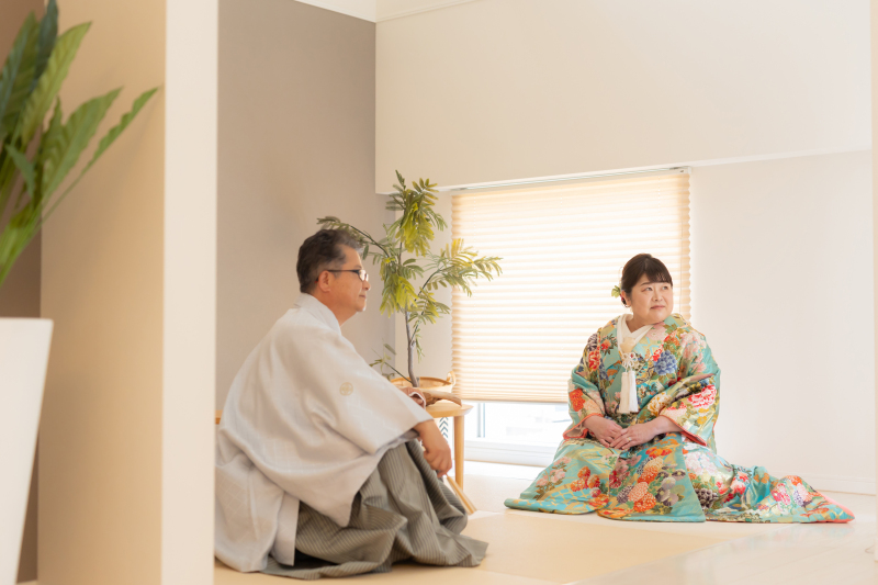 やわらかな光に包まれる和室お座りショット