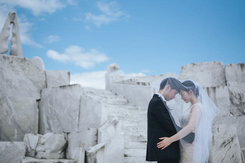 ベールに包まれて