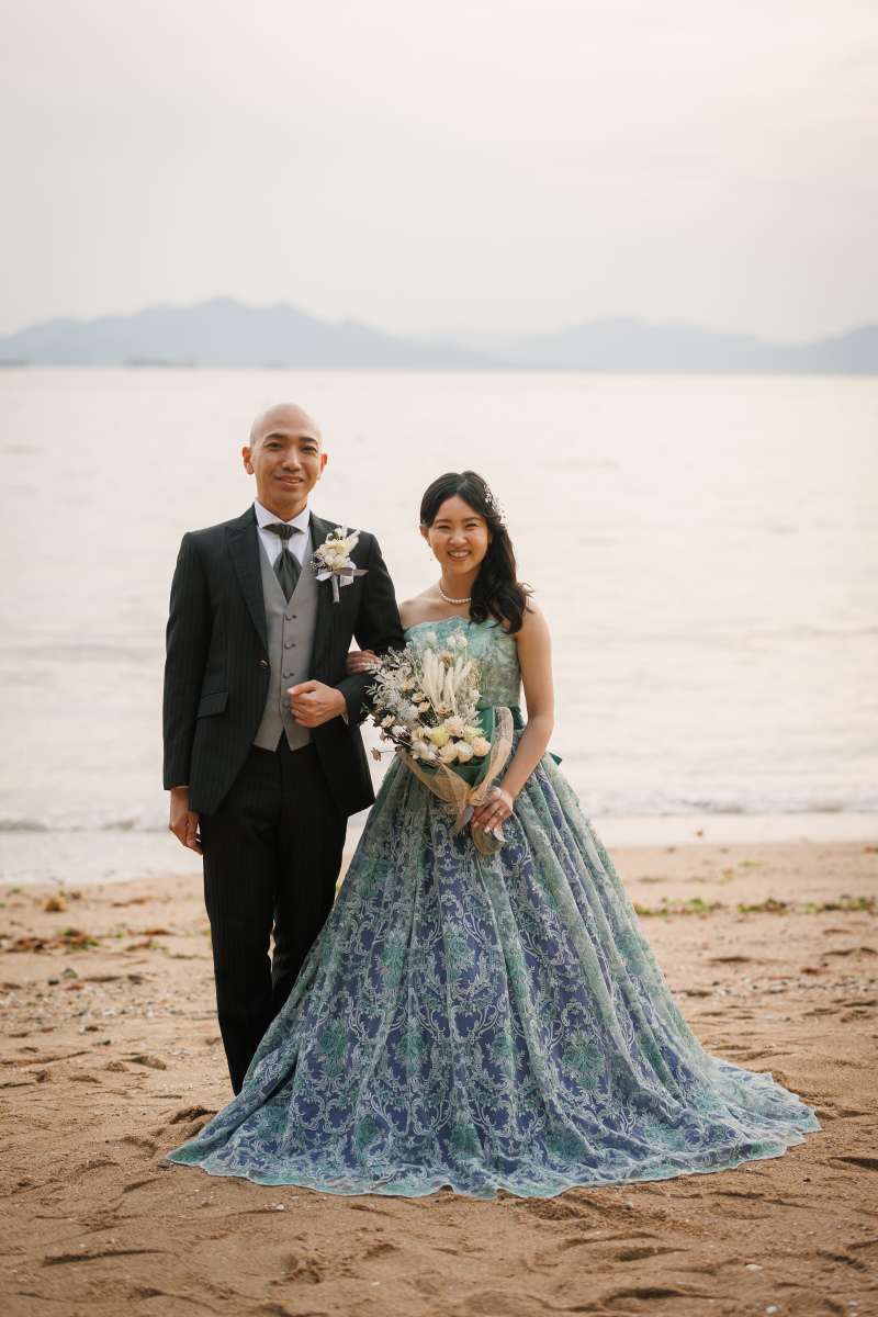 オーバーカラードレス