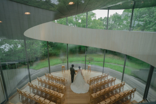 自然に囲まれたチャペルで