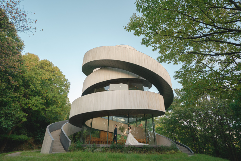 2本のリボンが寄り添う合うチャペル