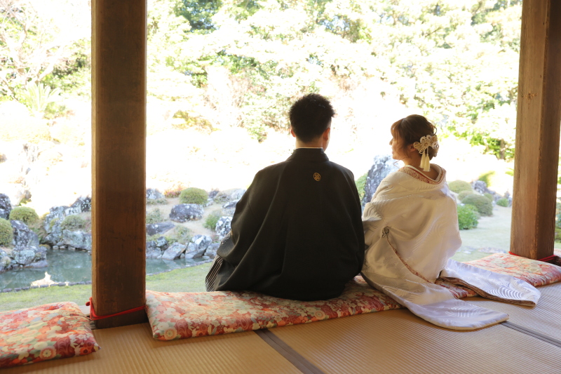 沢山はしゃいだら縁側で休憩♪