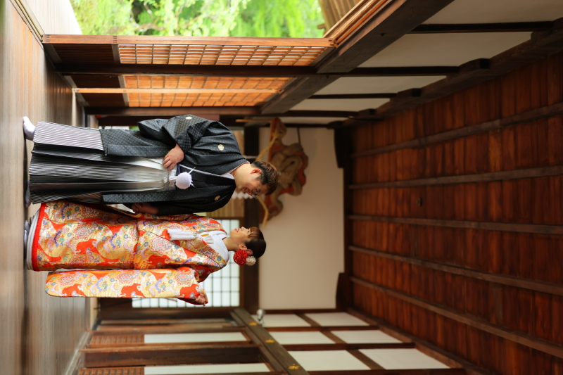 屋内へ