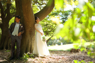 緑に囲まれてカジュアルフォト