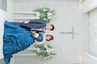 カラードレスにチャペルも素敵！