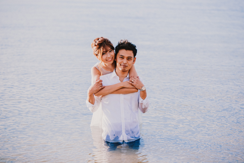 【フォトジェニックプラン】天然ビーチフォトウェディング+1ロケーションプラン《残波岬灯台》