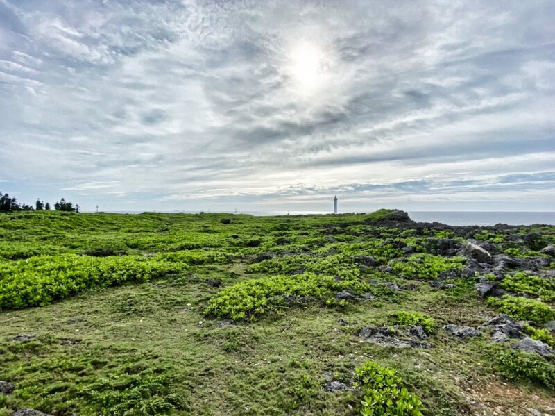 【フォトジェニックプラン】天然ビーチフォトウェディング+1ロケーションプラン《残波岬灯台》