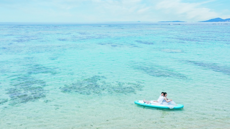 沖縄の海を上空から残せる!フォトウェディング+ドローン空撮 撮影した全データ(110カット以上)お渡し・全ドレスフリーチョイス