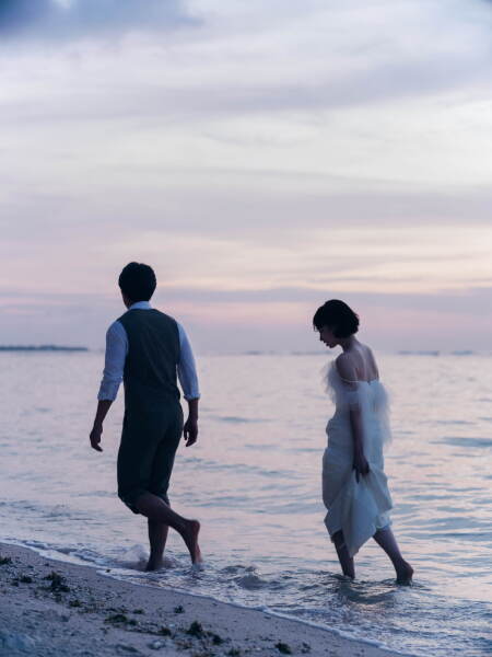 瀬底ビーチ・サンセットプラン◇夕陽に染まる海で叶えるロマンチックフォト