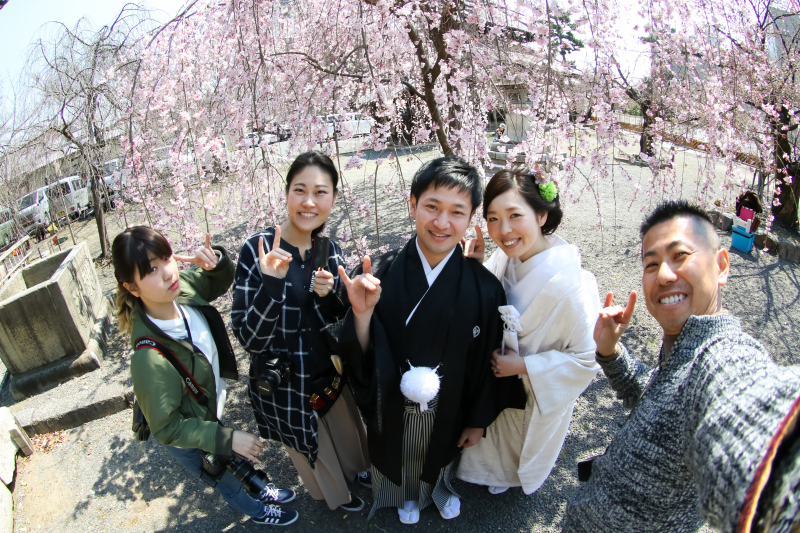 桜の下で締めの集合写真！