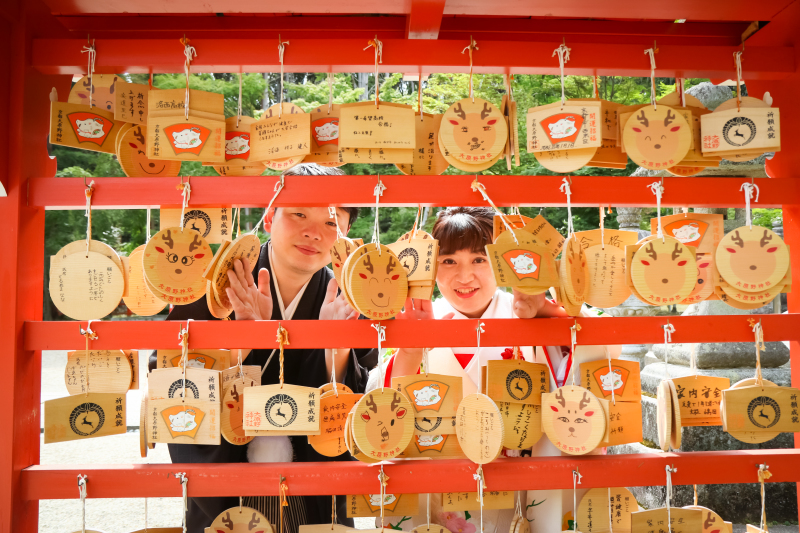 絵馬の隙間かから