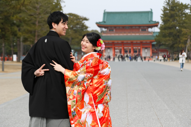 応天門をバックに！