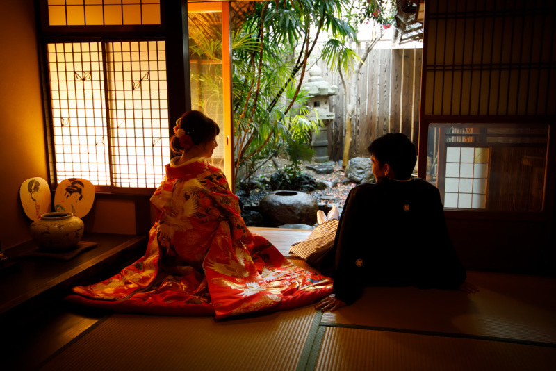 お庭をバックに