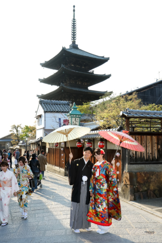 名所をバックに