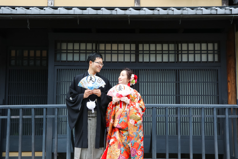 扇子でかわいく