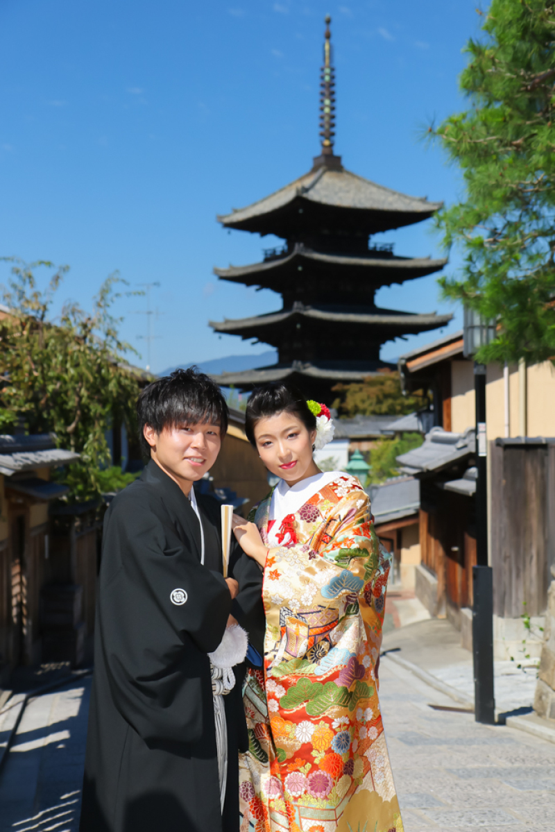 八坂の塔をバックに