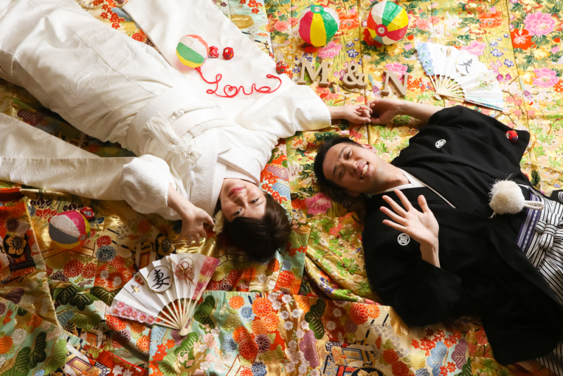 贅沢に色打掛で