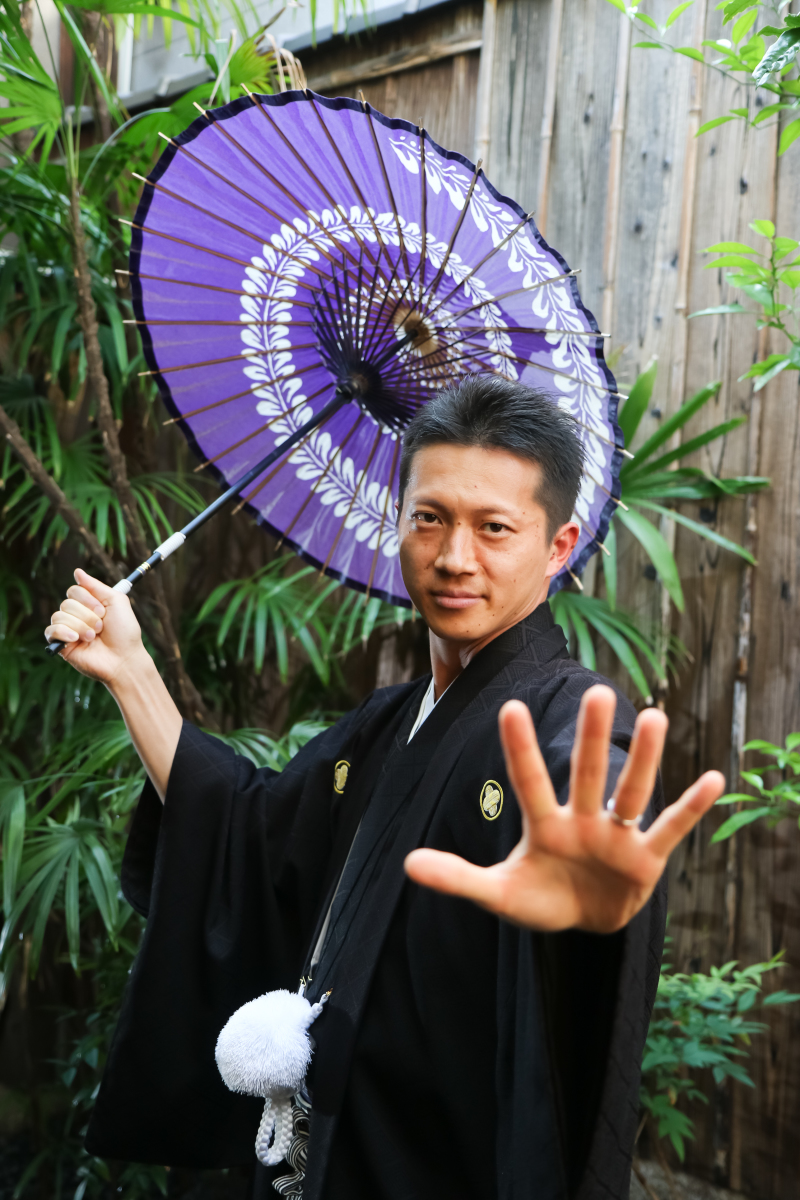 新郎さんも和傘！