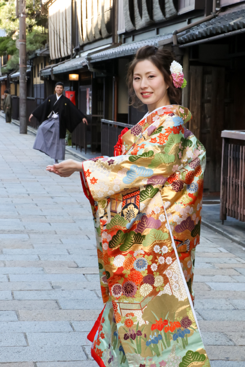 手に乗る新郎さん