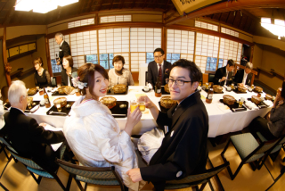 フォトウェディング＋会食で家族も参加型の撮影を