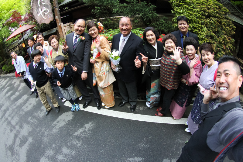 "【衣装UP料金なし】 家族とフォトウェディング＋会食(10名まで料理代込)【派手≦自分達らしさ】を求める方へ"