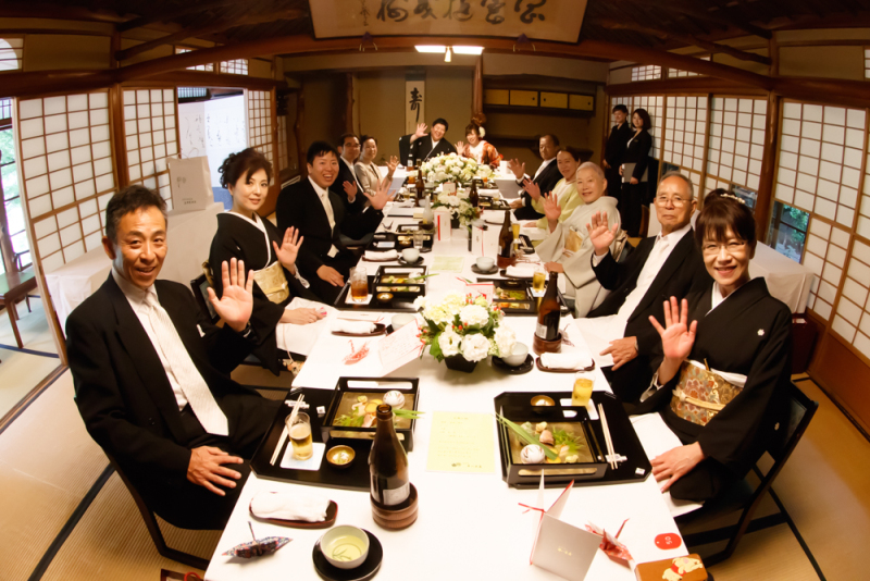 "【衣装UP料金なし】 家族とフォトウェディング＋会食(10名まで料理代込)【派手≦自分達らしさ】を求める方へ"