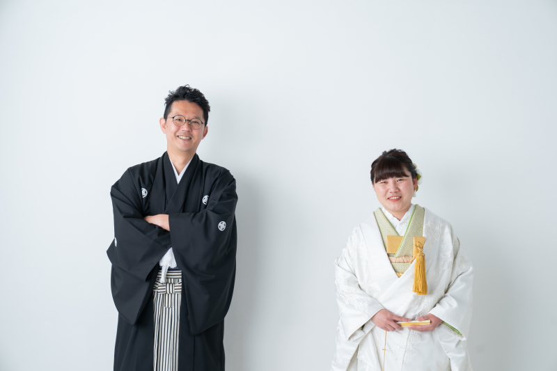 にっこり微笑んで