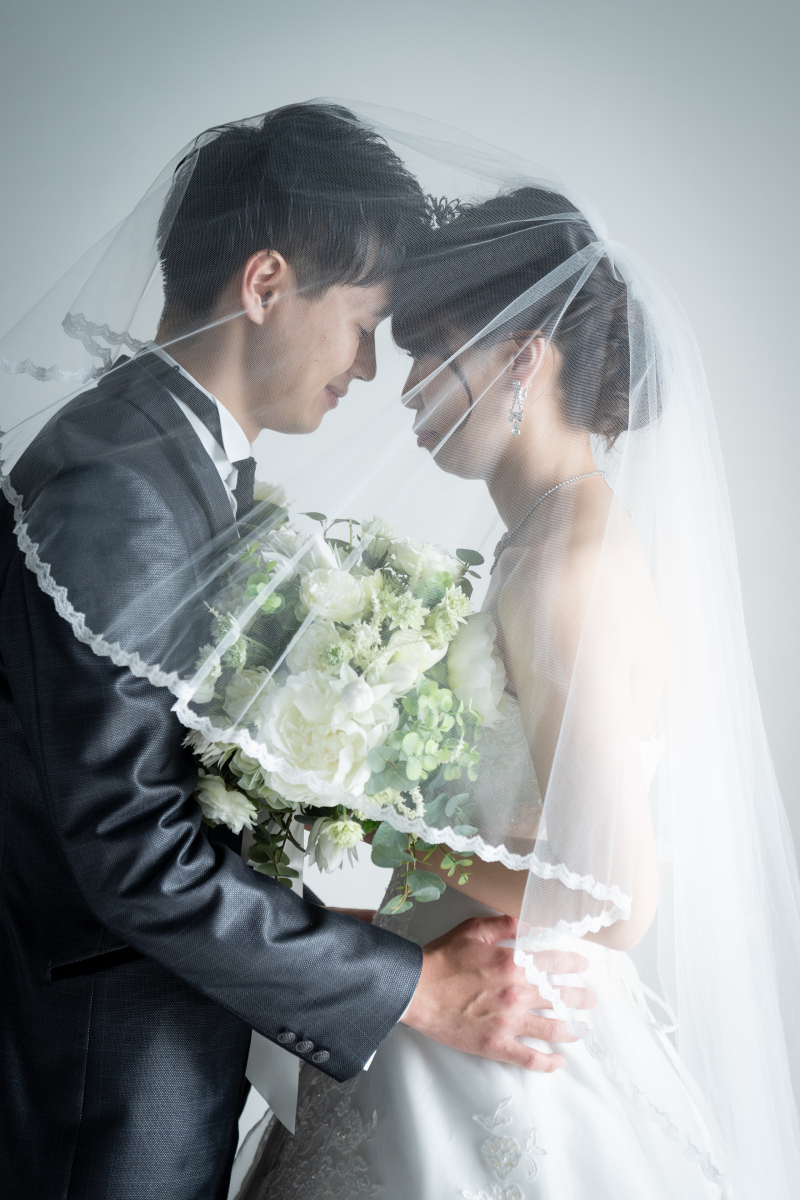 ベールに包まれて