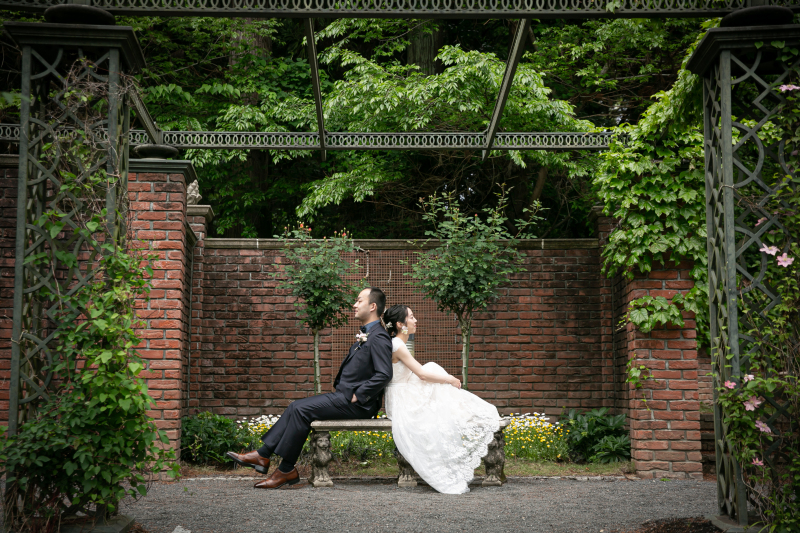 ベンチに掛けて