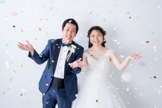 スタジオならコンフェッティシャワーも可能です。楽しく撮影しましょう！