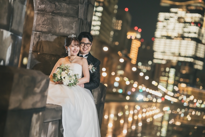 きらめく水辺と光の粒に祝福されて