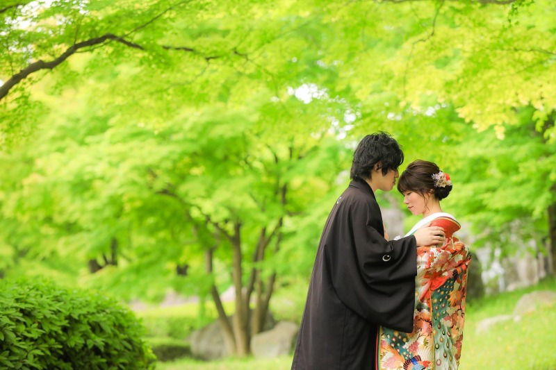 木々に囲まれながら