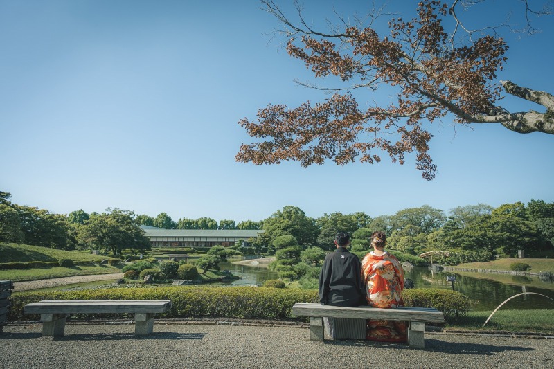 青空と庭園を独り占め。二人の穏やかな時間